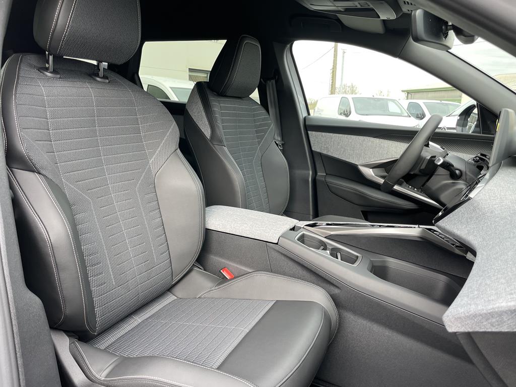 Image de Peugeot 5008 III MILD HYBRID 136 ALLURE E-DCS6