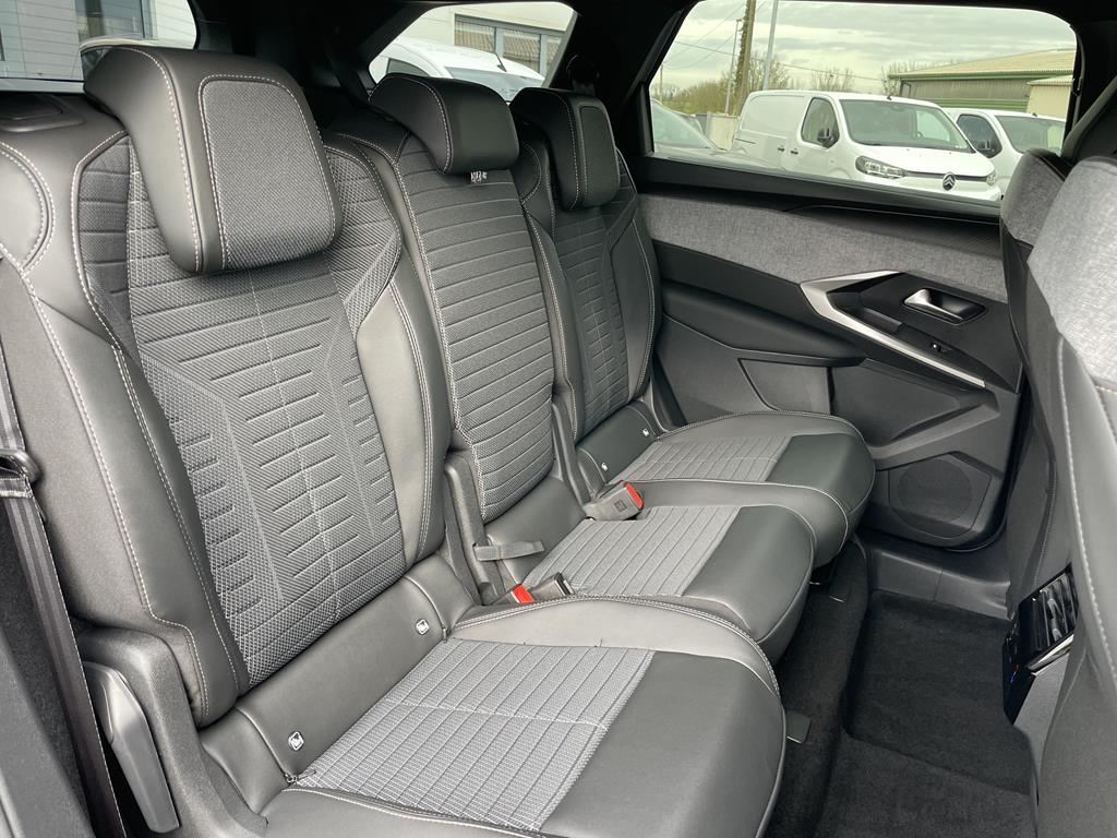 Image de Peugeot 5008 III MILD HYBRID 136 ALLURE E-DCS6