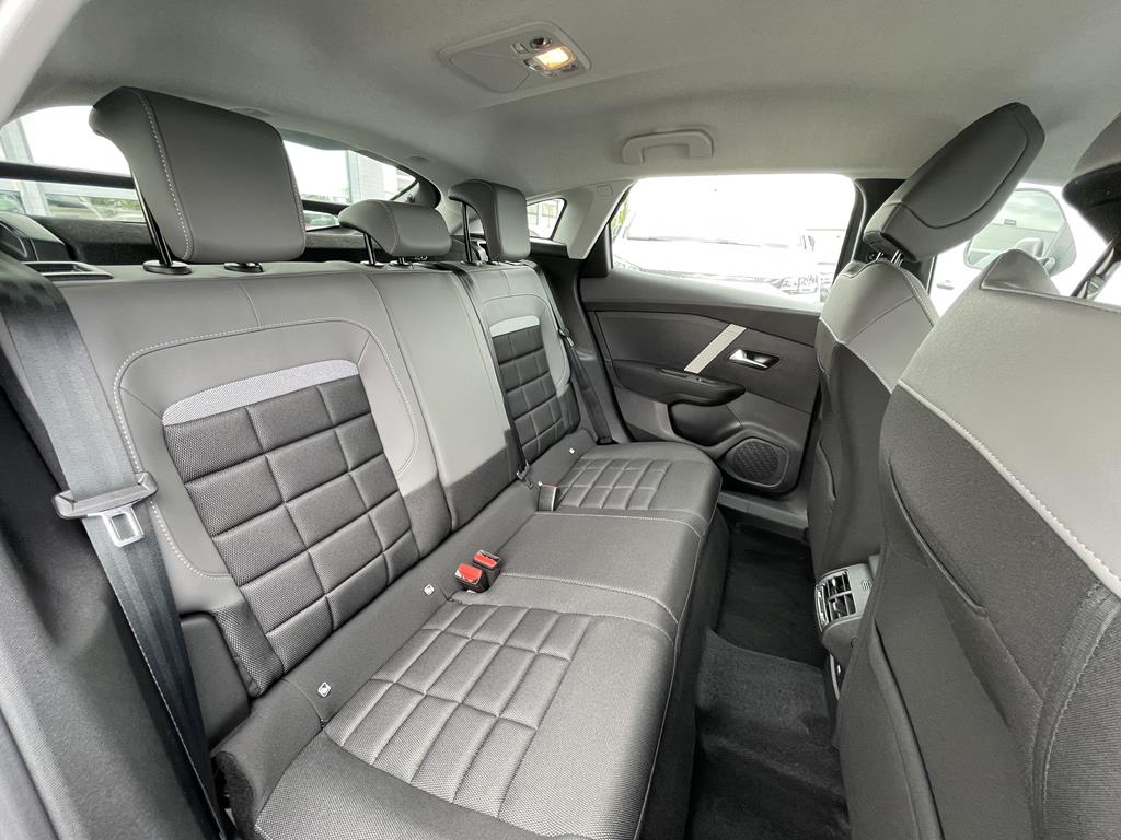 Image de Citroën C4 III Ph2 Plus Hybrid 136 e-DSC6