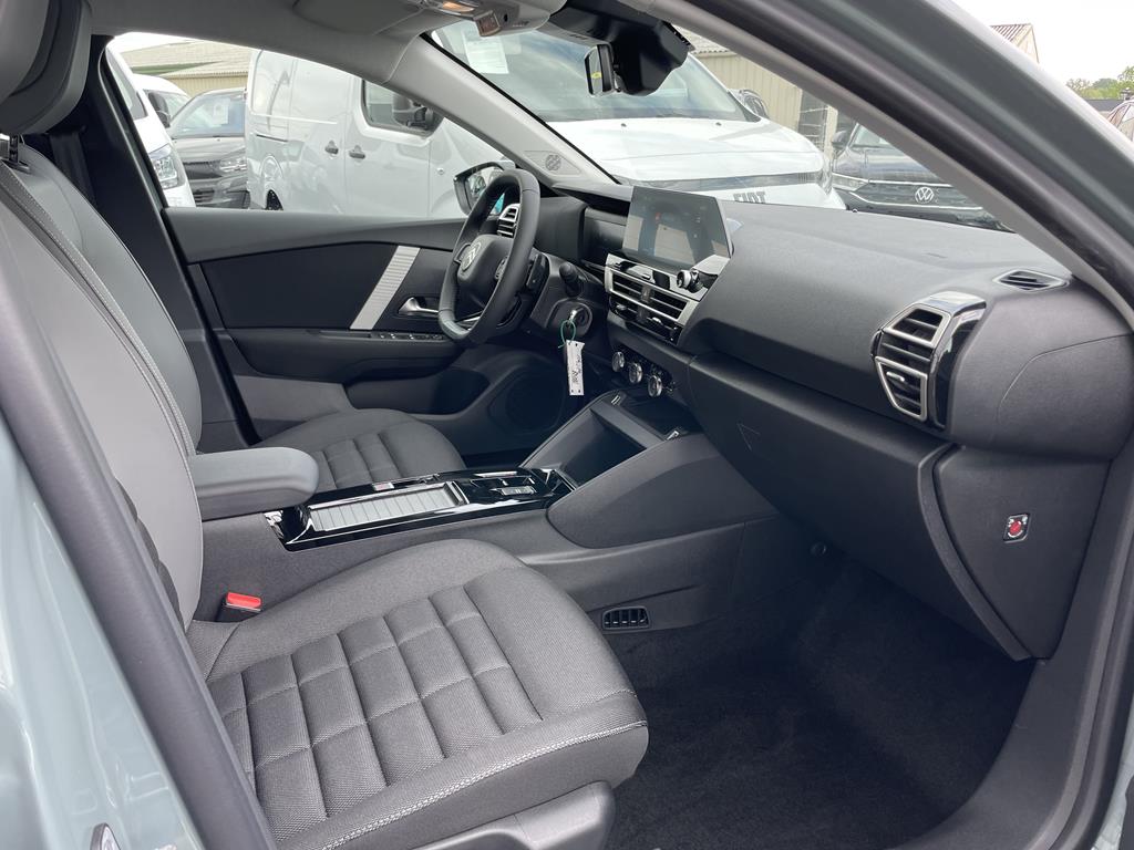 Image de Citroën C4 III Ph2 Plus Hybrid 136 e-DSC6