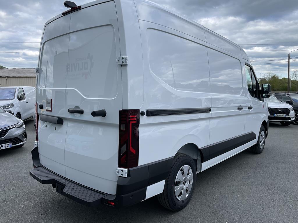 Image de Renault Master 3T5 L2H2 BLUE DCI 150 RED EDITION