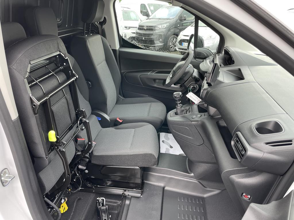 Image de Peugeot Partner FOURGON TAILLE M 650KG BLUEHDI 100